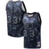 Alonzo Mourning Miami Heat Hardwood Classics 1996/97 Tie Elegant Dye Swingman Jersey Black for Basketball Enthusiasts